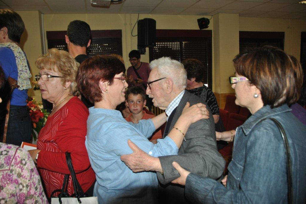 Josep Lluís Bausset en la presentació d'un altre llibre de Mª Rosa, el maig de 2012