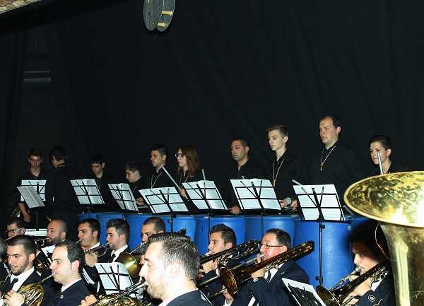 Algunes interpretacions van aconseguir que el públic assistent es posara en peu.