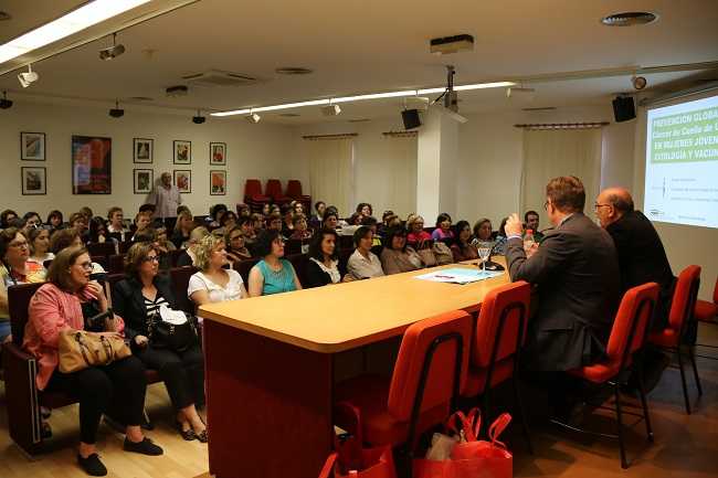 Imatge corresponent a la conferència celebrada a l'Alcúdia.