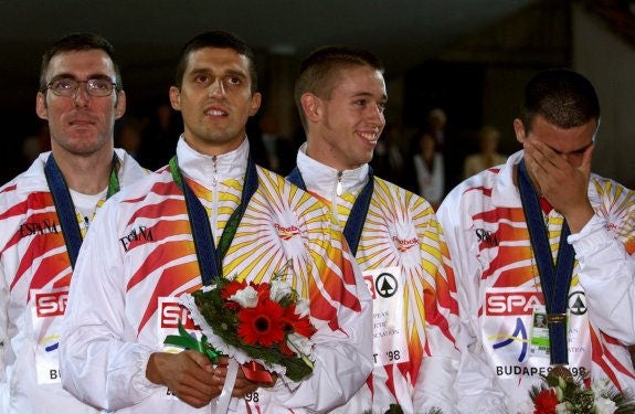 Andreu és el tercer per l’esquerra