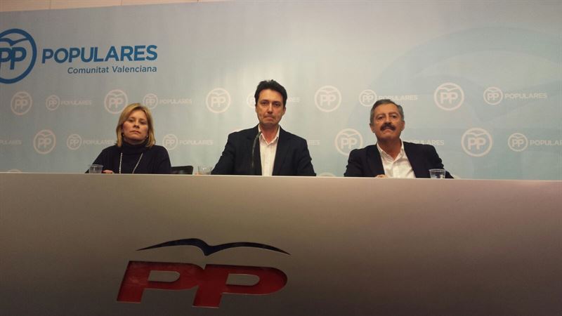 Vicente Betoret (centre)