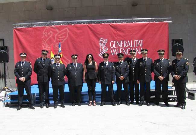 Imatge dels policies locals de Sueca guardonats per la seua labor i trajectòria professional.