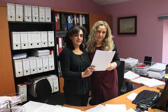 La regidora de Promoció Econòmica, Mª José Sarrió, i la tècnica de l'Agència de Desenvolupament Local, Flor Barona.