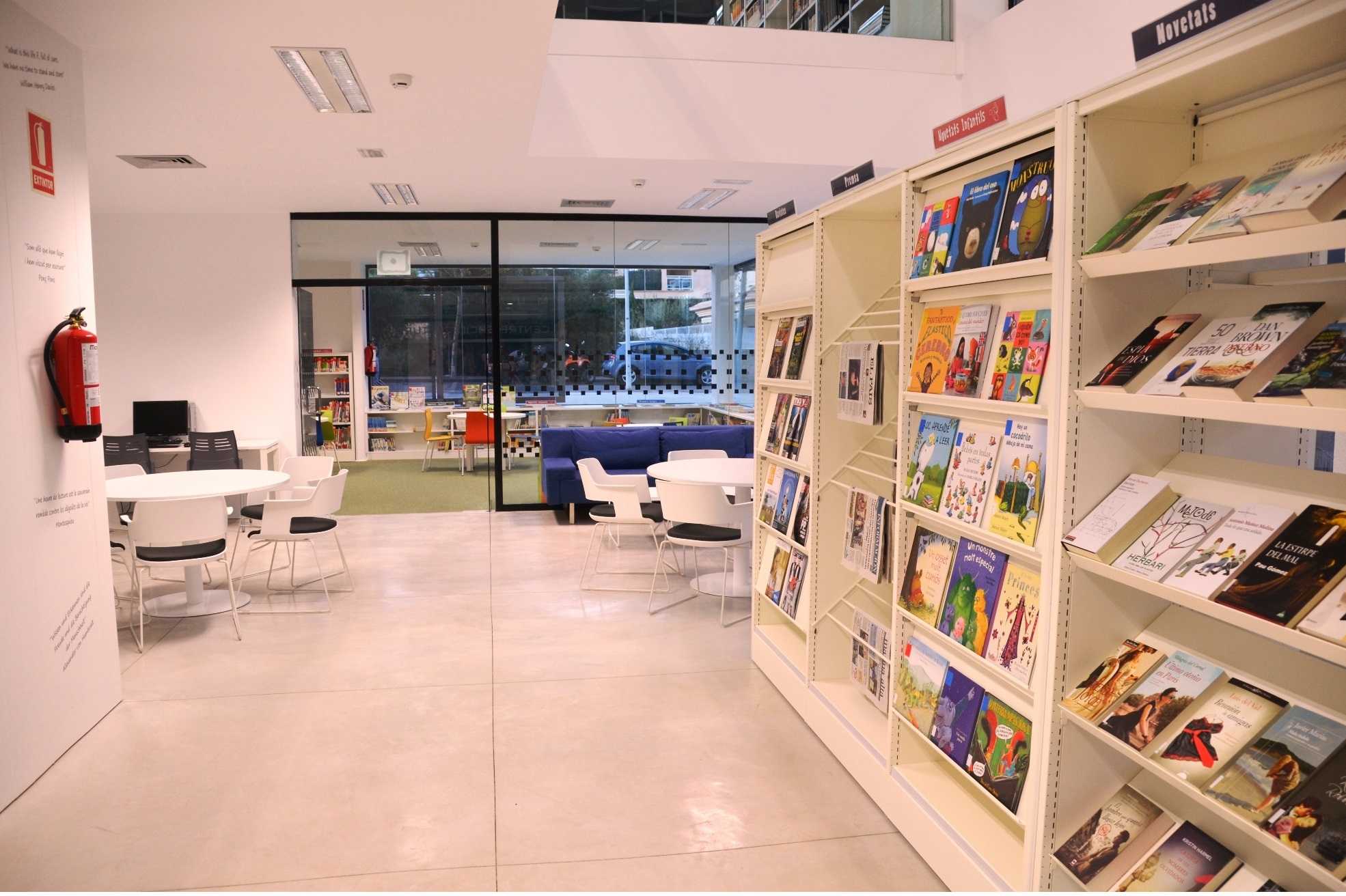 Interior de la biblioteca