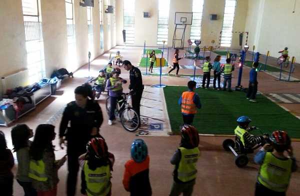 La cloenda del curs es va celebrar en les instal·lacions de l’IES Jaume II el Just, per on han passat tots els xiquets participants de les escoles públiques i concertades de la ciutat.