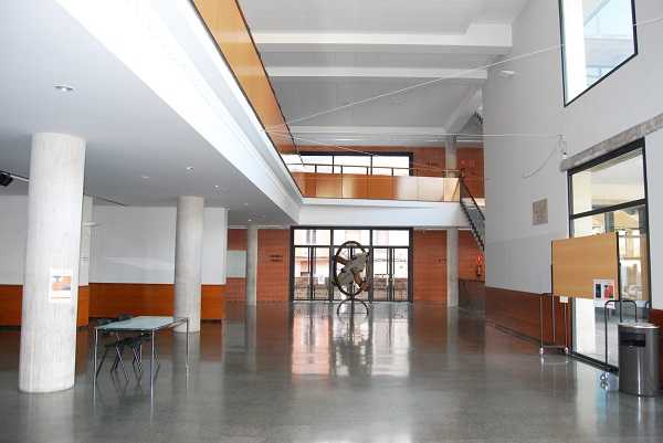 Imatge de la Casa de la Cultura de Tavernes, on es realitzen els tràmits per a la matriculació dels xiquets d'Infantil.