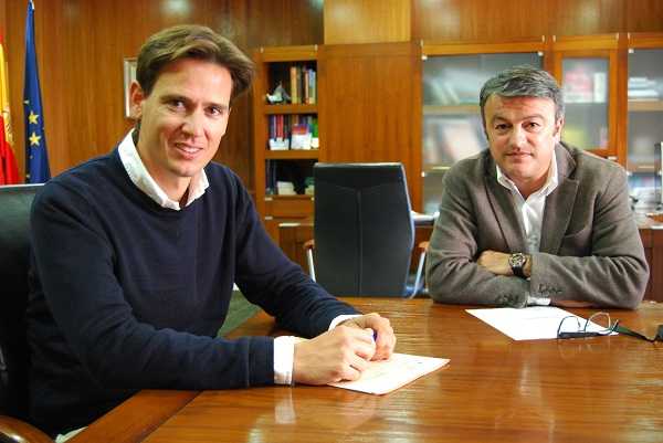 En la foto, el regidor d'Hisenda i l'alcalde de Xàbia.