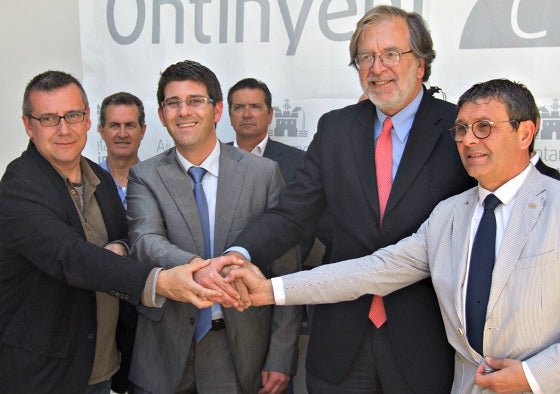 Un moment del acte del conveni de signatura de "Reactiva Ontinyent" el passat mes de maig.