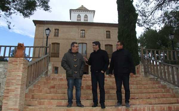 L’edifici té una capacitat per a 72 persones.