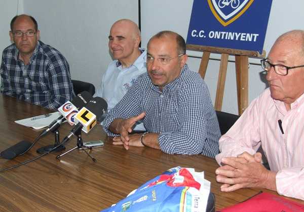 El Club Ciclista Ontinyent, membres dels qual apareixen a la imatge, és l'organitzador de la prova que se celebrarà diumenge 27 d'abril.