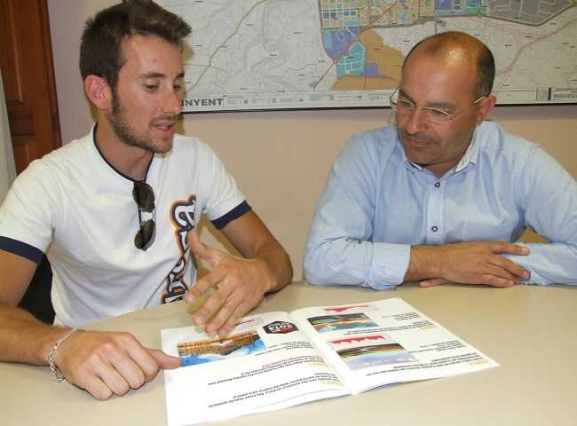 El Regidor d'Esports Pepe Pla amb Salvador Marrahí.