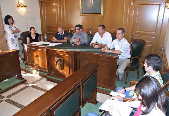 L'Alcalde d'Ontinyent va donar la benvinguda als becaris.