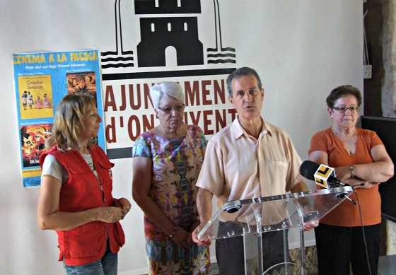 El regidor de Política Social de l’Ajuntament d’Ontinyent, Manuel Ruiz, durant la roda de premsa.
