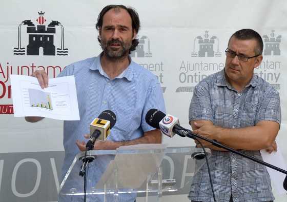 Un moment de la roda de premsa on es va informar de l'estalvi aconseguit.