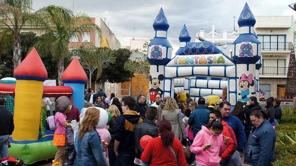 Els xiquets gaudiren d'una vesprada de diversió.