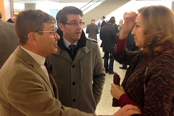 L’alcalde Jorge Rodríguez i el President del Clúster Innovall, Rafael Pla, parlen amb la Secretària d’Estat Carmen Vela.