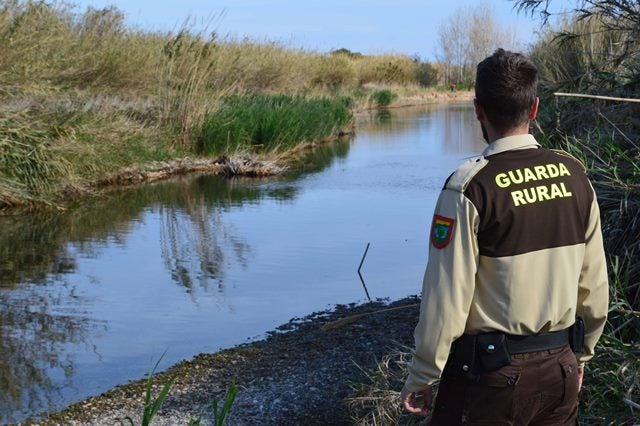 Un guarda del Consorci riu Millars vigila perquè evitar molèsties