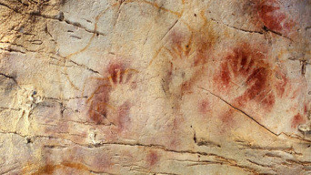 Les mans, de la cova de El Castillo, Cantabria