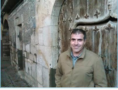 Francesc Serés a les portes d'una antiga casa familiar a Saidí