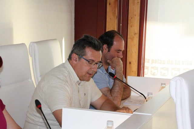 Joan Gilabert i Fran Quesada al Ple del consistori ontinyentí