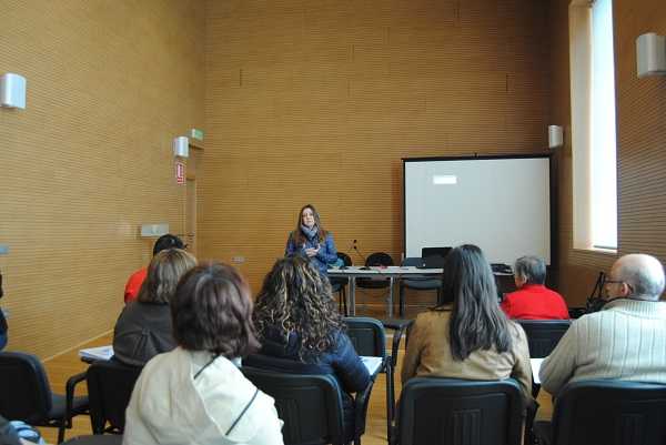 Un moment del curs celebrat a Vila-real per a mares i pares que tenen a càrrec menors amb alguna disfuncionalitat greu.
