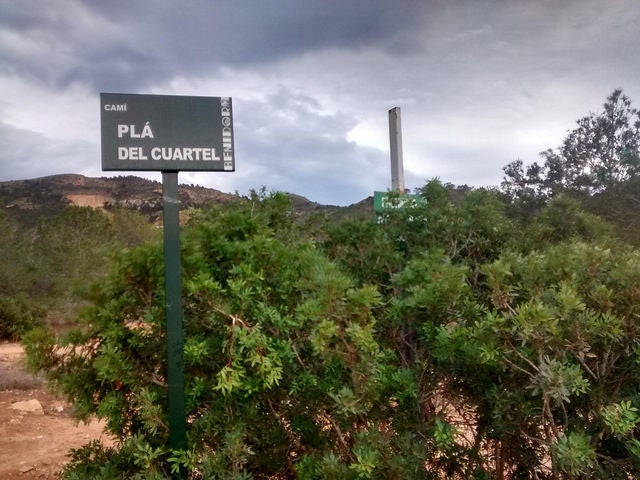 El cartell continua amagat