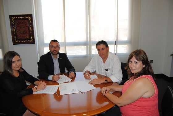 Imatge corresponent a la firma del conveni.