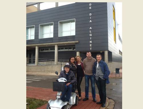 El regidor de Cercle-IdEA amb membres de la Junta de AFMA.