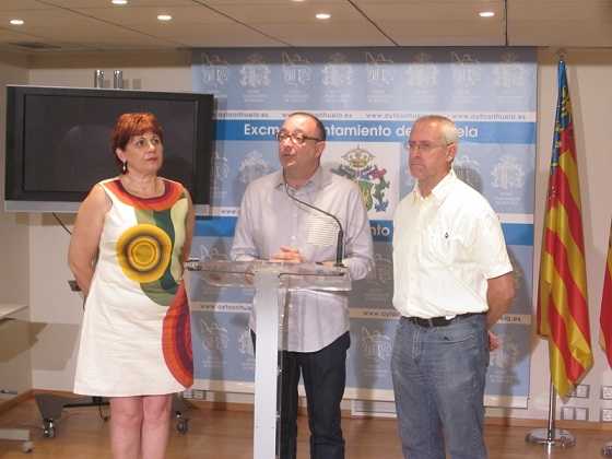 Els regidors d'Educació, Benestar Social i Esports, Rosa Martínez, Emilio Zaplana i Luis Galiano en la roda de premsa.