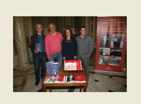 Ribó i Glòria Tello amb els coordinadors de l'obra