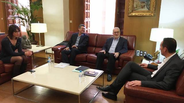 L’alcalde i el president de l’entitat acorden organitzar exposicions temporals amb el fons de la Fundació