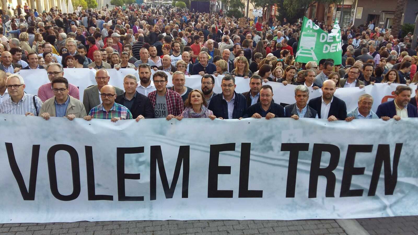 Representants de tots els partits polítics van estar presents en la concentració de Dénia.