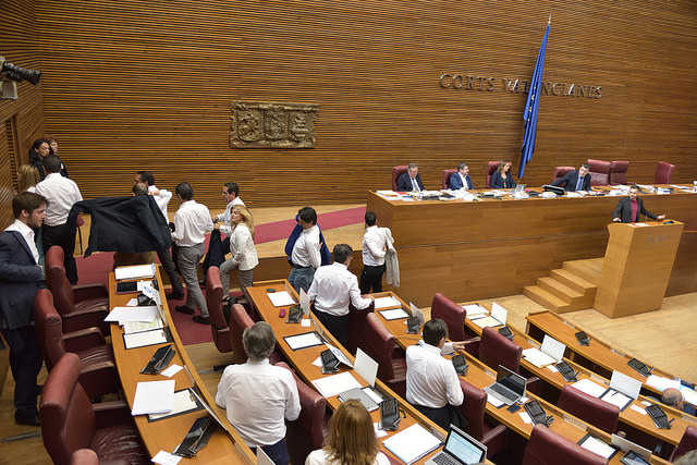 El PP abandona les Corts