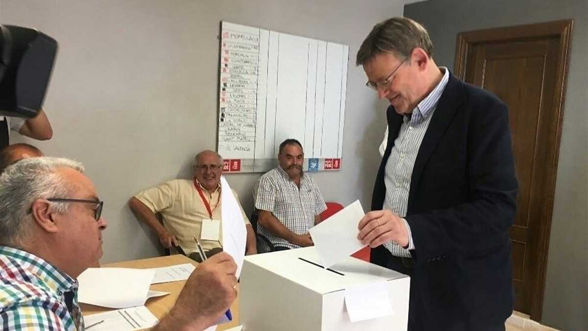 Ximo Puig vota en les primàries del PSPV a Morella