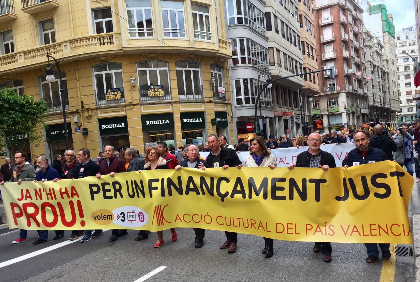 Capçalera de la manifestació convocada en València per ACPV aquest passat 29 d'abril.