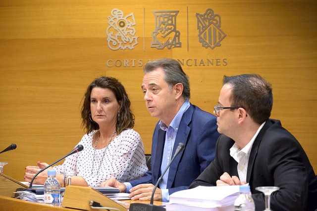 José María Vidal compareix a les Corts per a explicar com està el procés d'obertura dels nous mitjans públics.