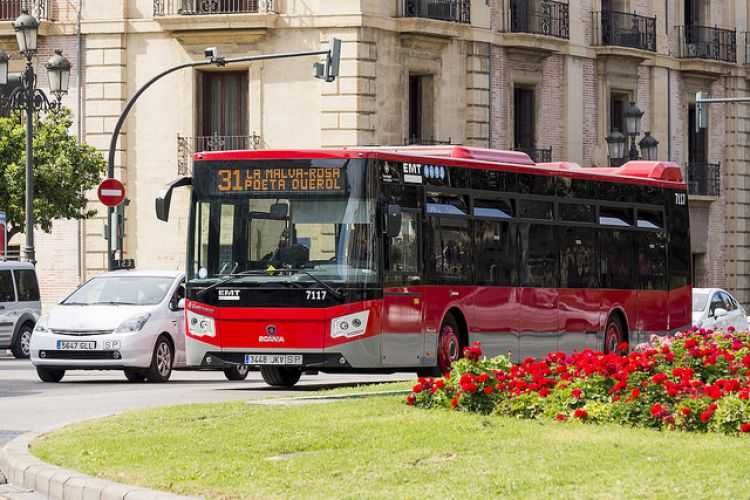 La nova borsa de l'EMT preveu incorporar 300  conductors.
