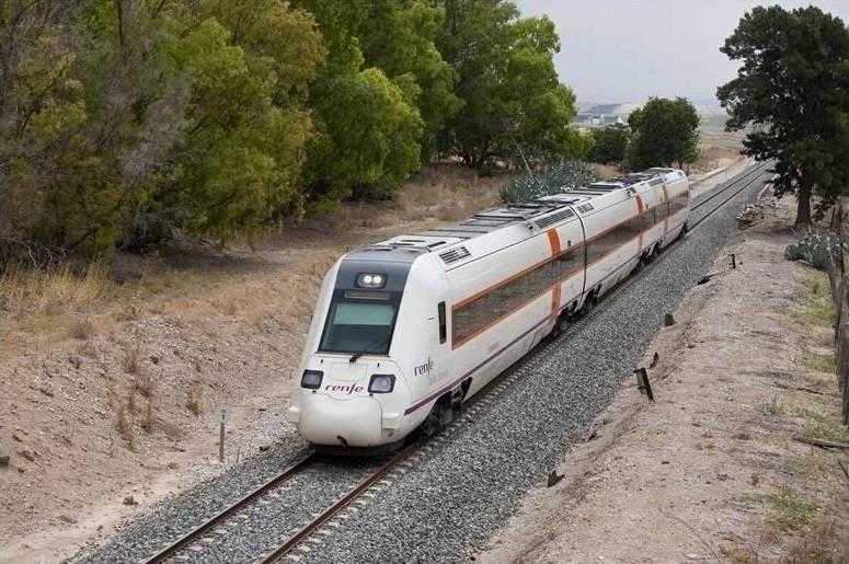 8 trens Euromed en cada sentit connecten Barcelona amb Castelló, València i Alacant diàriament