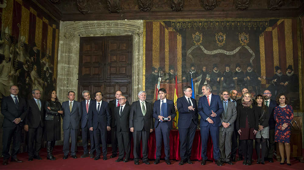 Ximpo Puig junt als membres de la Fundació Broseta i el president de Societat Civil Catalana, José Rosiñol.