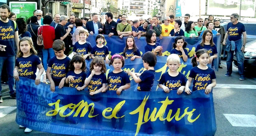 Des de l'entitat cívica denuncien que les principals afectats de "l'assetjament a l'educació" són els propis alumnes