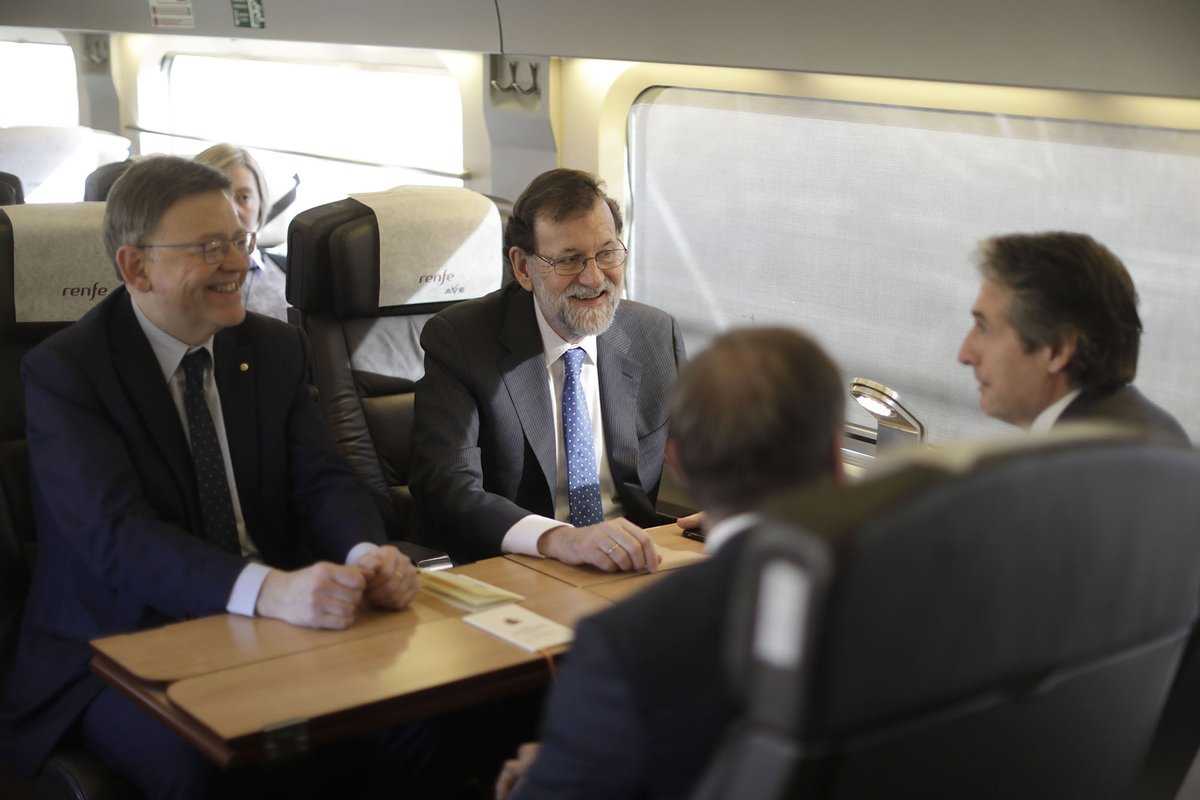 Ximo Puig i Mariano Rajoy departeixen amb el ministre de Foment, Íñigo de la  Serna, i el delegat del govern espanyol, Juan Carlos Moragues, de camí a Castelló.