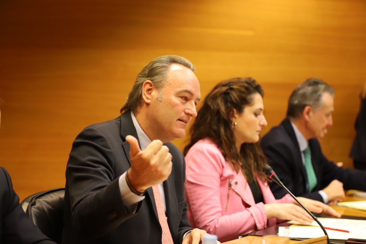 Alberto Fabra ha defensat la necessitat i la utilitat de Ciegsa per a construir col·legis i ha negat qualsevol irregularitat.