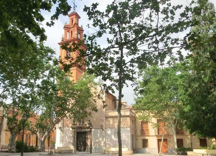 El nom de l'actual barri de València provés del llatí 'campanius', és a dir, 'zona de camps oberts', una definició que s'acobla al que era Campanar.