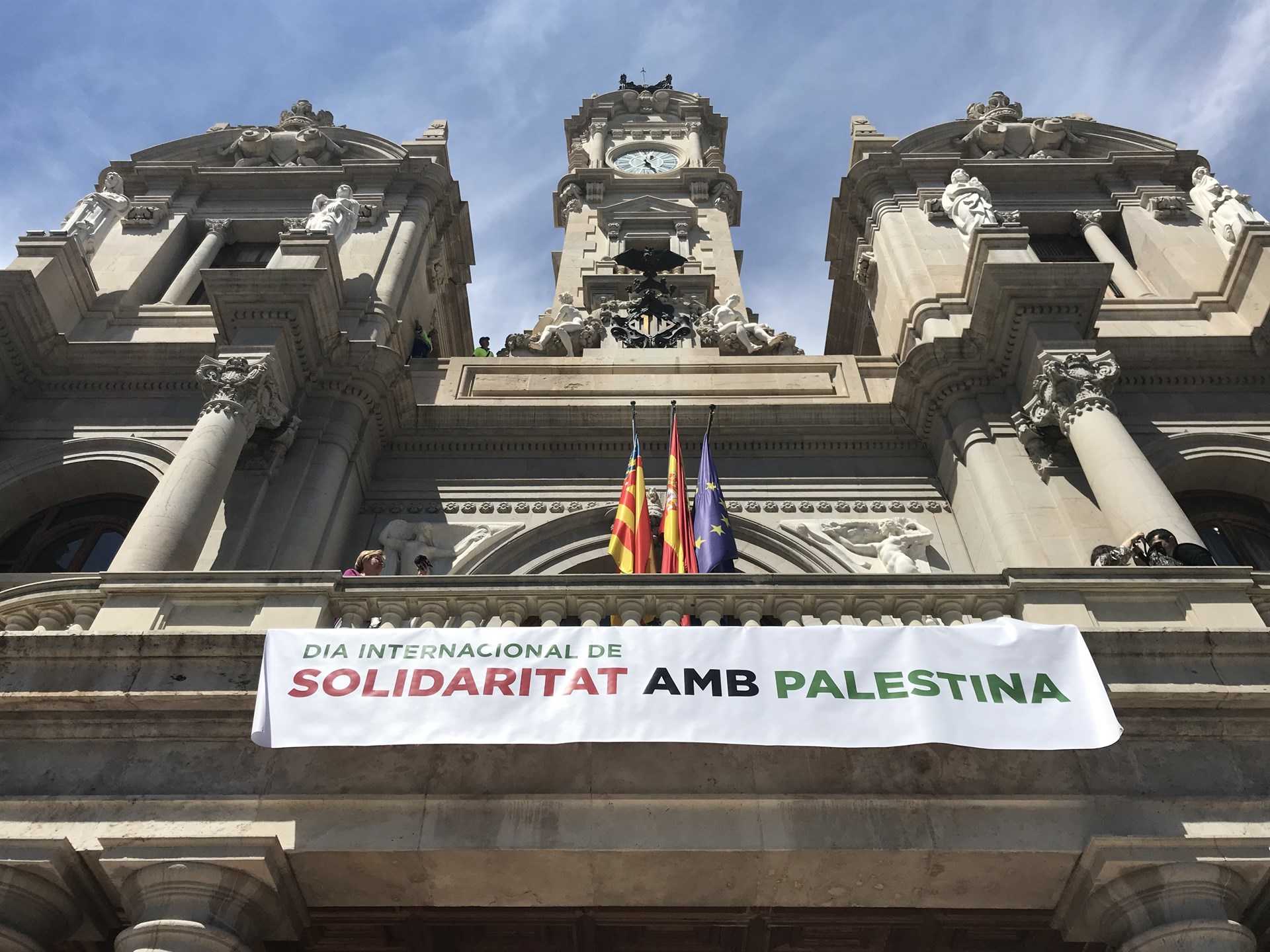 El moviment de Boicot, Desinversions i Sancions del País Valencià a l'estat d'Israel (BDS-PV) ha convocat per a la vesprada d'aquest dimarts una concentració a les 19.30 hores a la plaça de l'Ajuntament de València.