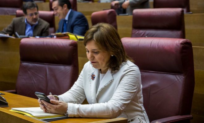 Isabel Bonig veu una "estratègia" del Consell contra els Bous al Carrer les noves mesures de control veterinari i de reforçament dels serveis mèdics durant els festejos.