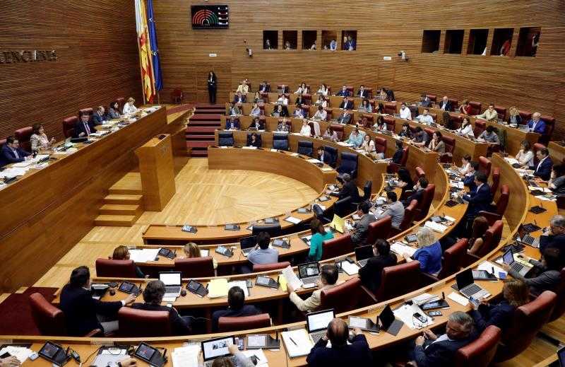 La diputada de Compromís ha sigut escollida amb 43 vots, i el de Podem amb 42.