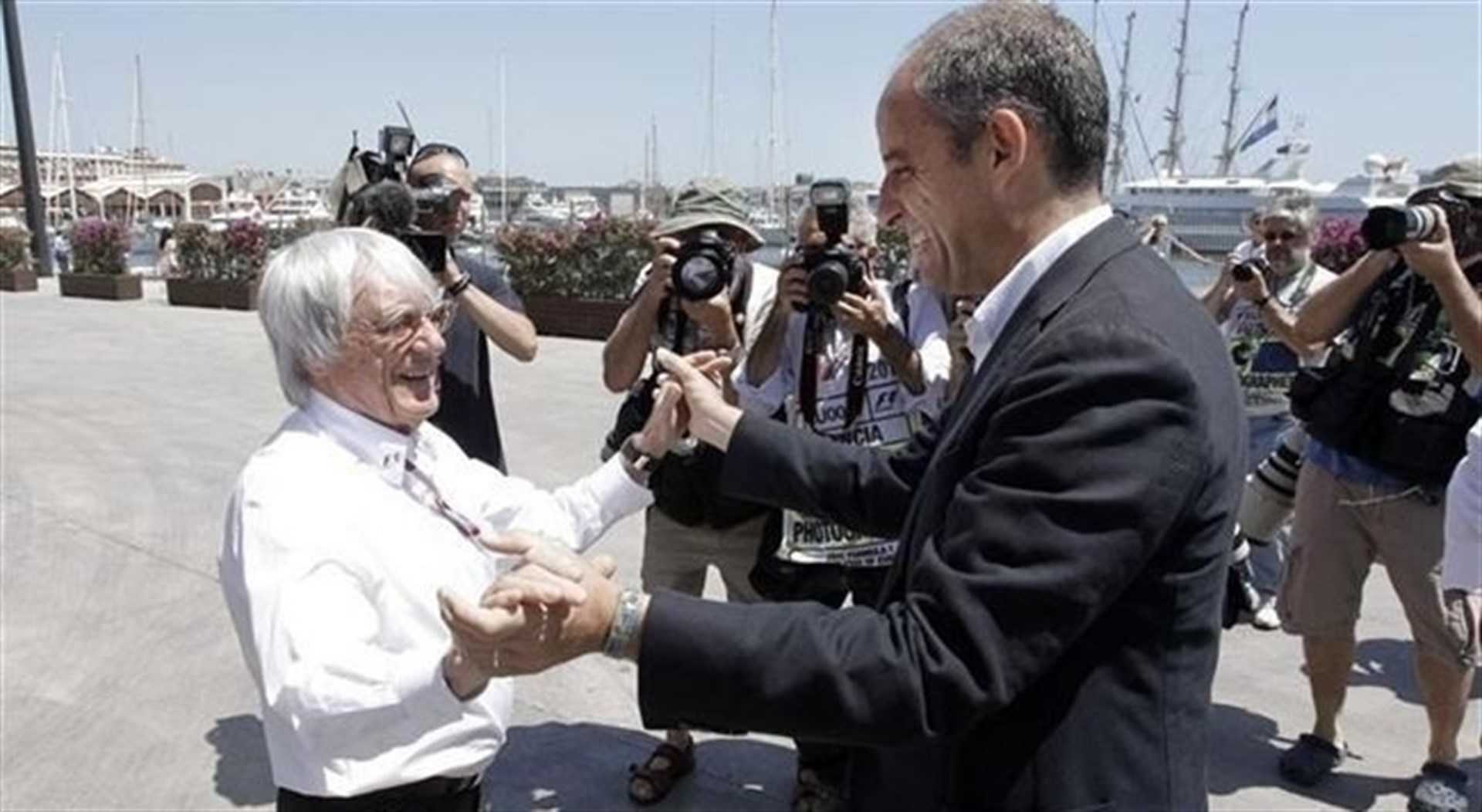 L'expresident de la Generalitat, Francisco Camps, amb el magnant de la Fórmula 1 Bernie Ecclestone a València.