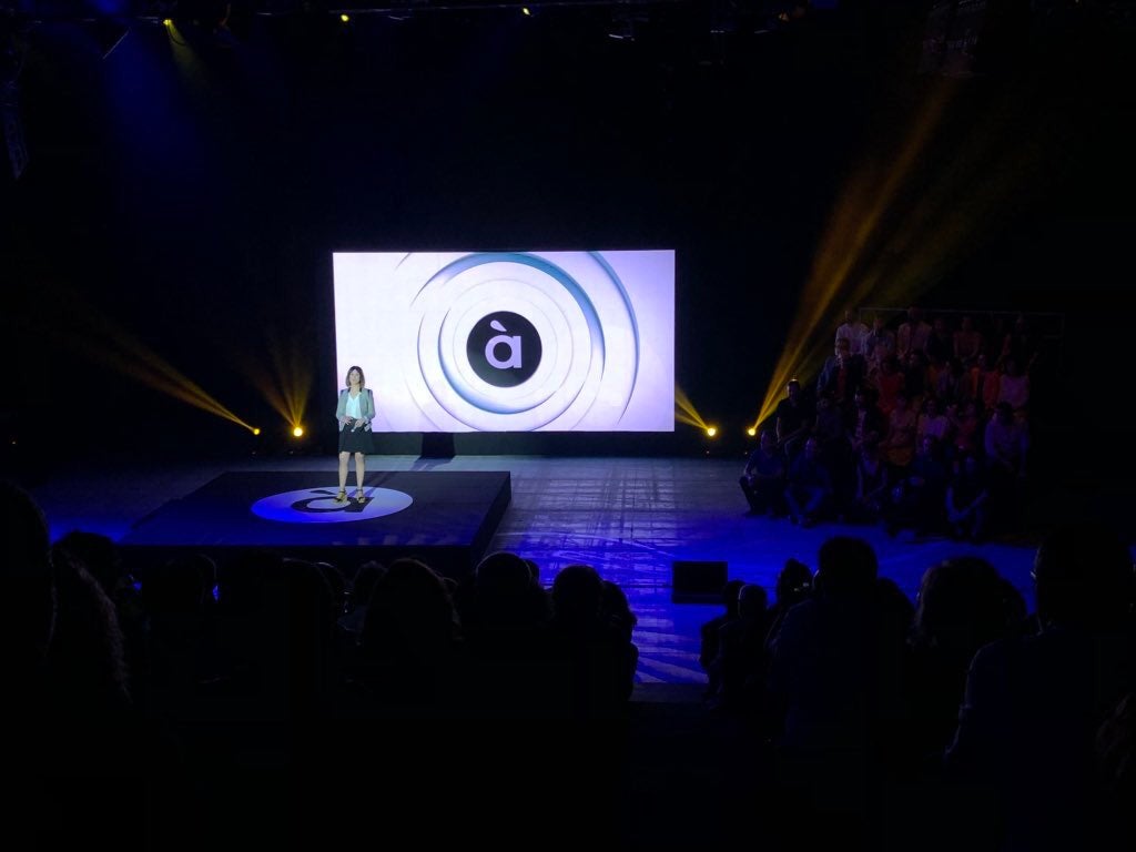 La televisió pública arranca diumenge les emissions oficials amb dos informatius, un magazín de presentació i programes de llengua, cuina i dansa.