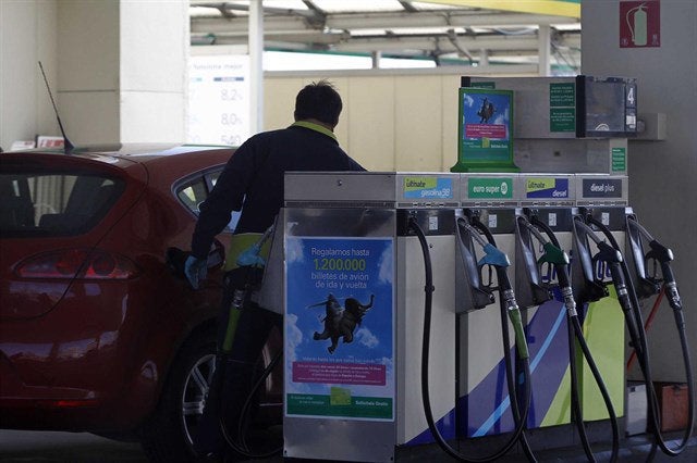 El conseller d'Economia, Rafa Climent, i la vicepresidenta, Mónica Oltra, buscaran aconseguir gasolineres inclusives.