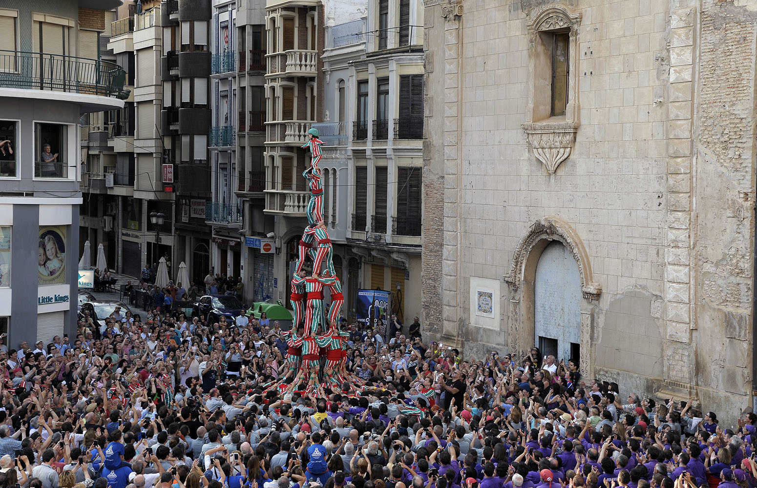 La Nova Muixeranga d'Algemesí durant la seua actuació en la XIX Trobada de Muixerangues d'Algemesí.